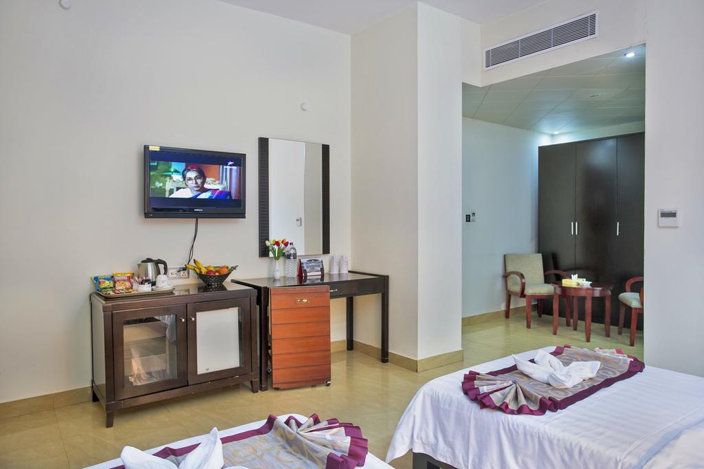 Fars Hotel & Resorts - Bar-Buffet-Pool-Spa Dhaka Exteriör bild